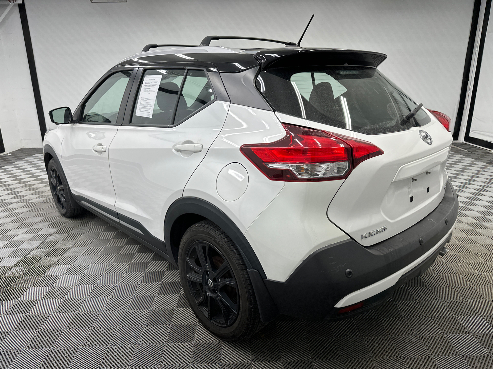 2020 Nissan Kicks SR 3