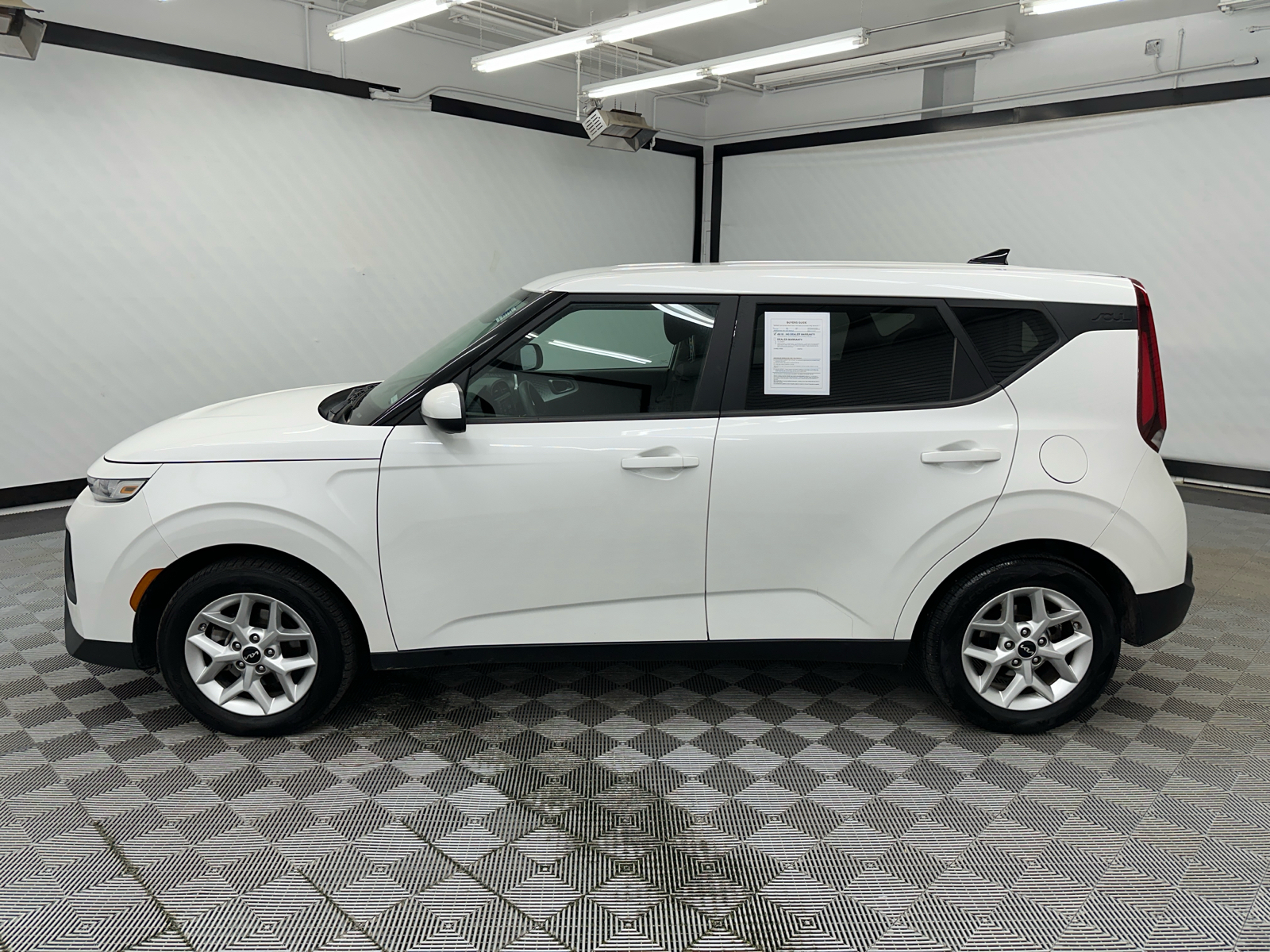 2022 Kia Soul LX 2