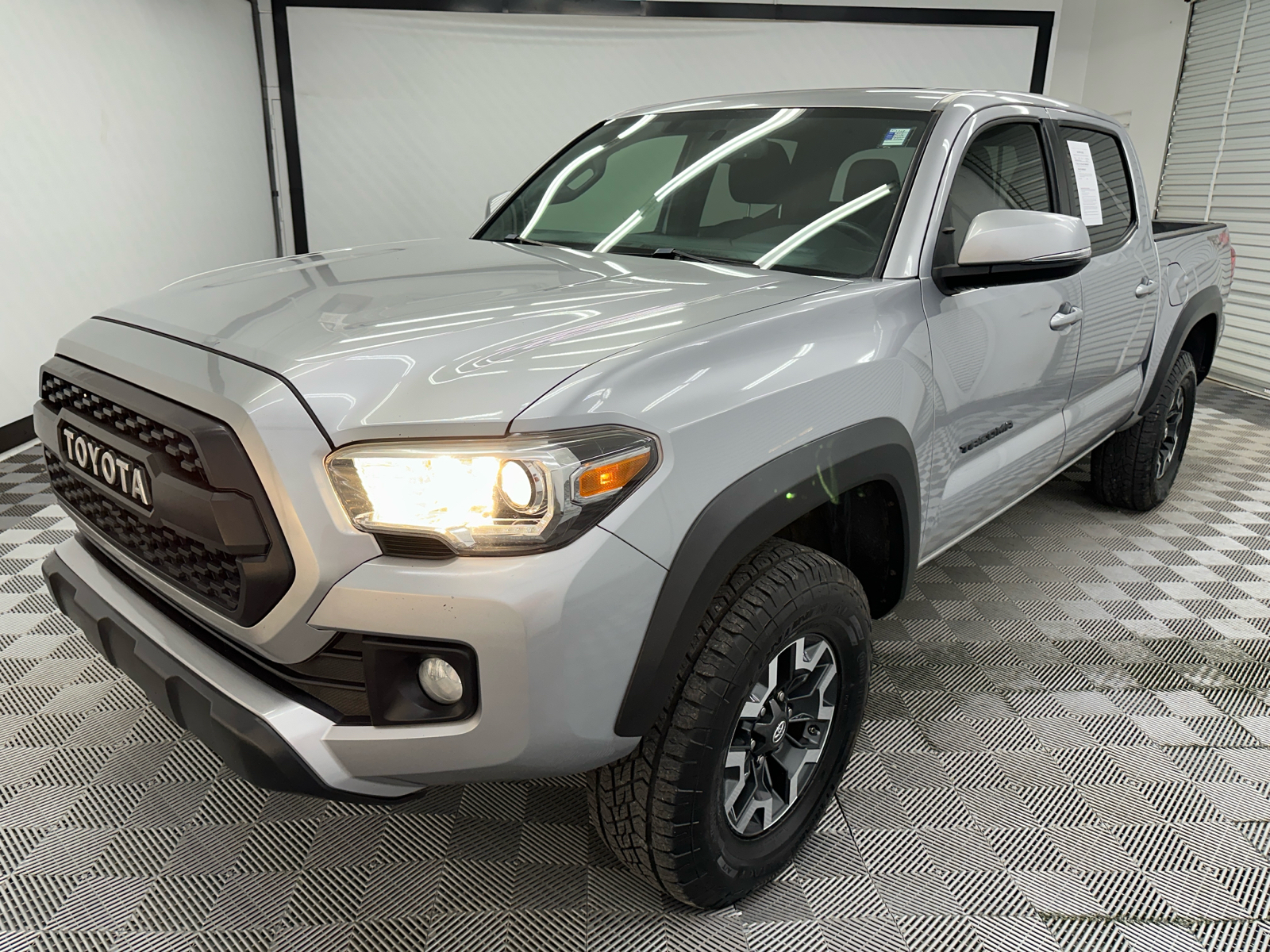 2017 Toyota Tacoma TRD Off-Road 1