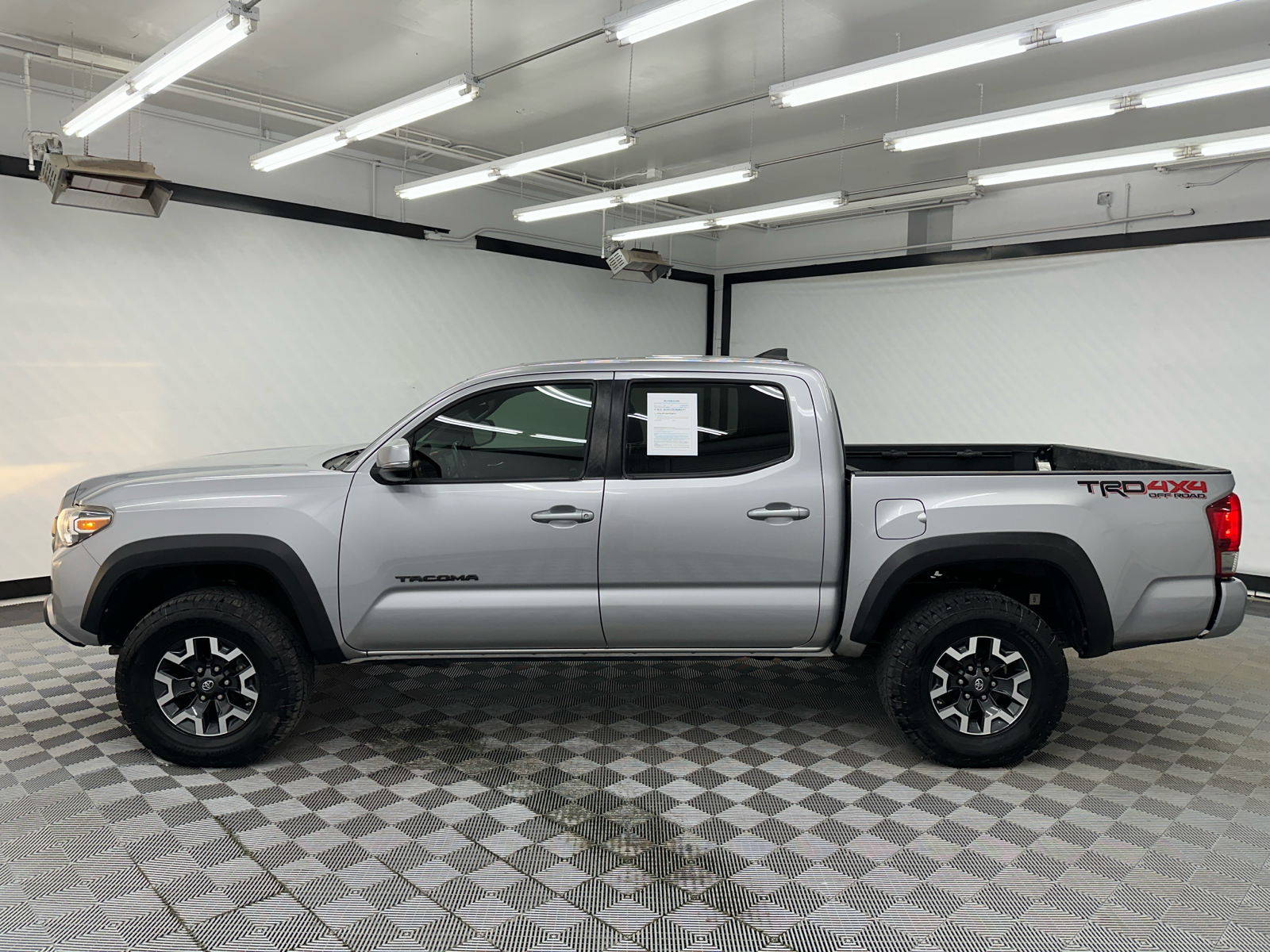 2017 Toyota Tacoma TRD Off-Road 2