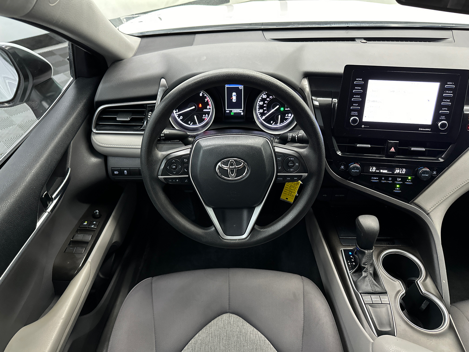 2022 Toyota Camry LE 22