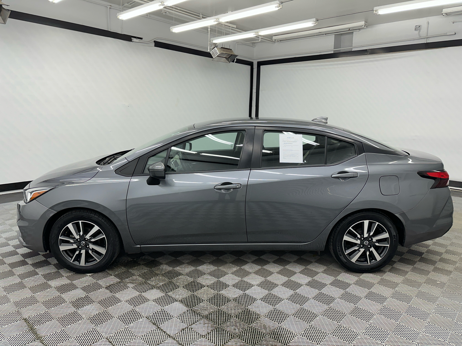 2021 Nissan Versa 1.6 SV 2