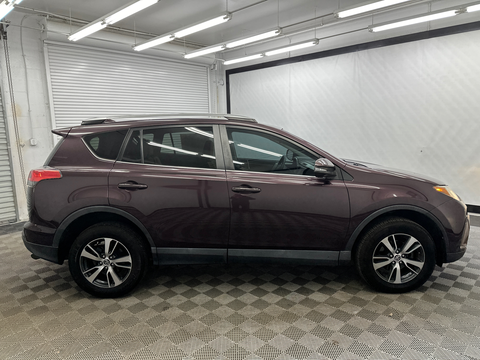 2017 Toyota RAV4 XLE 6