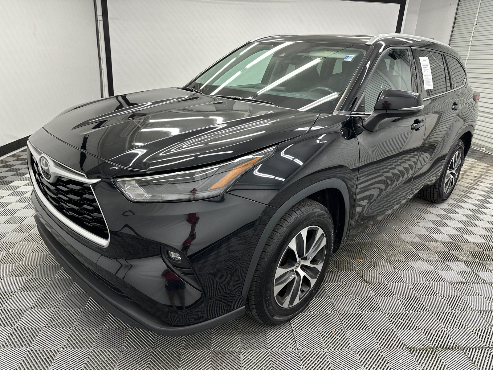 2022 Toyota Highlander XLE 1