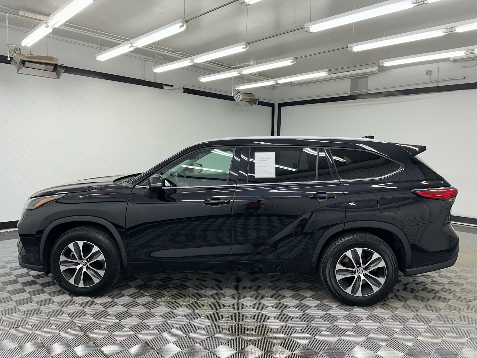 2022 Toyota Highlander XLE 2