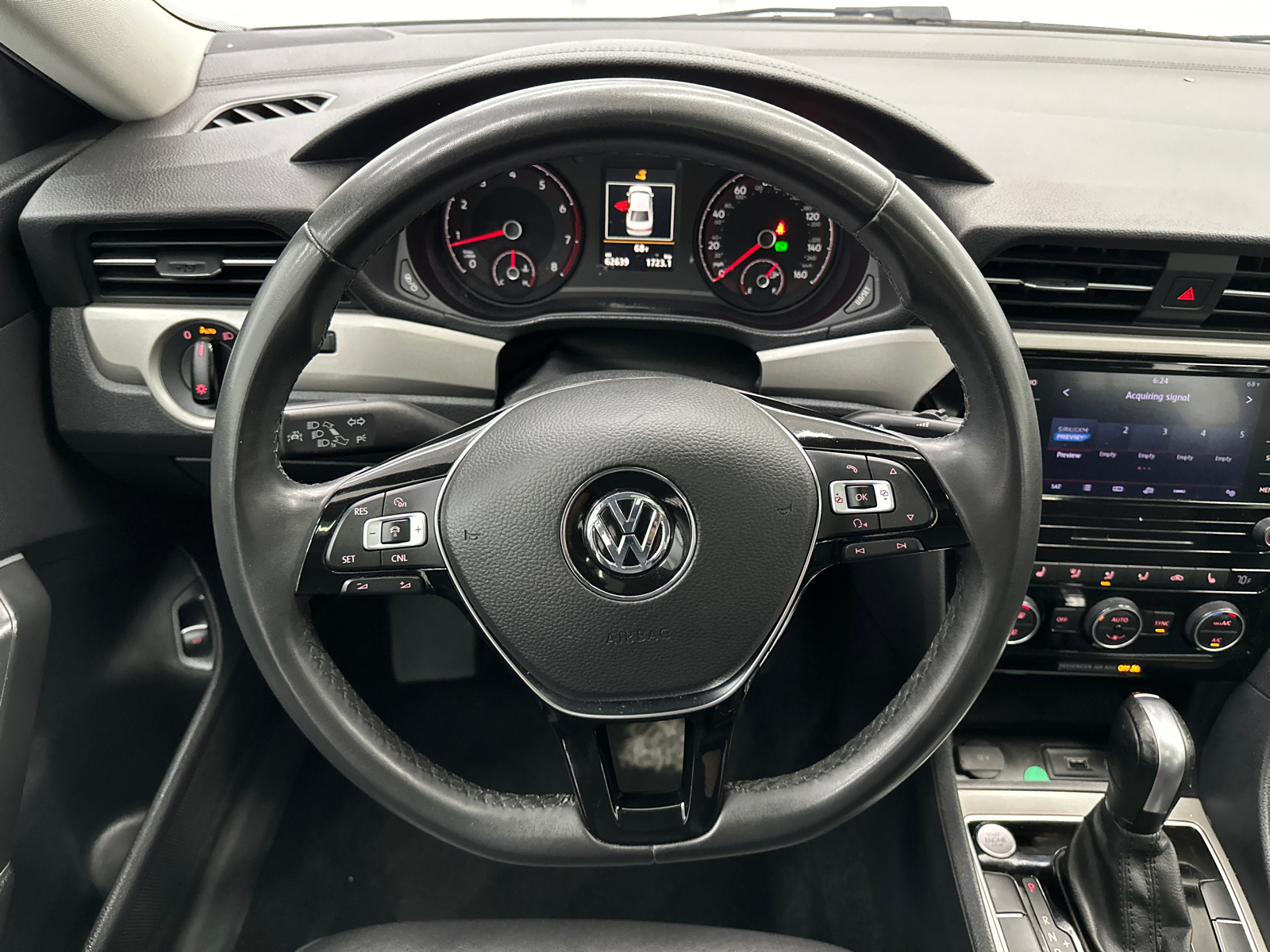 2022 Volkswagen Passat 2.0T SE 25