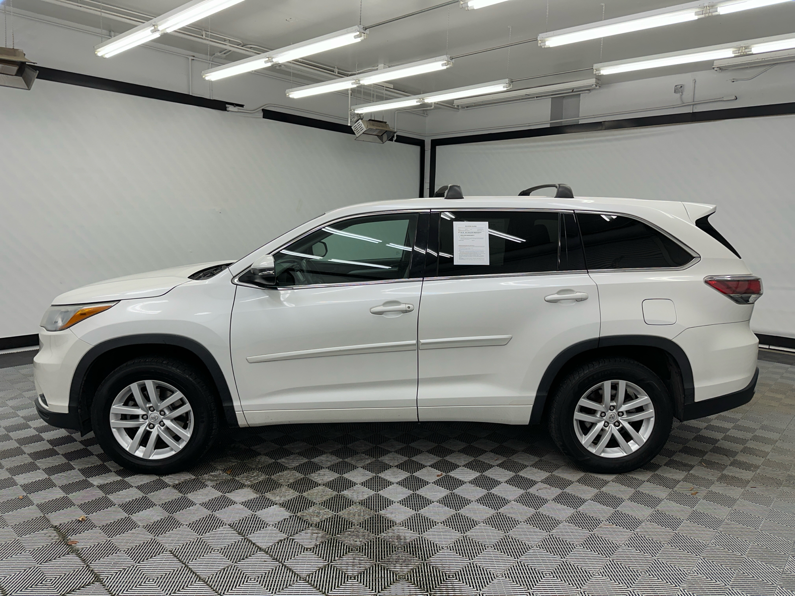 2015 Toyota Highlander LE 2