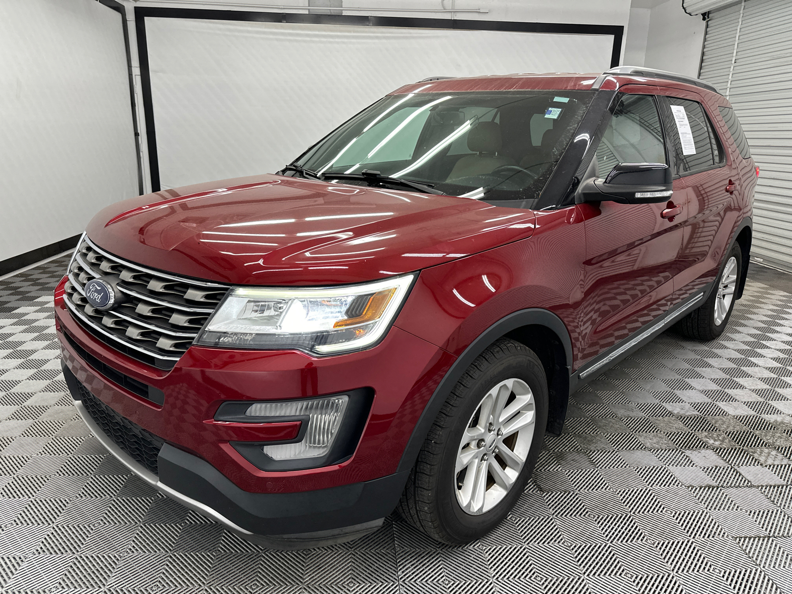 2017 Ford Explorer XLT 1