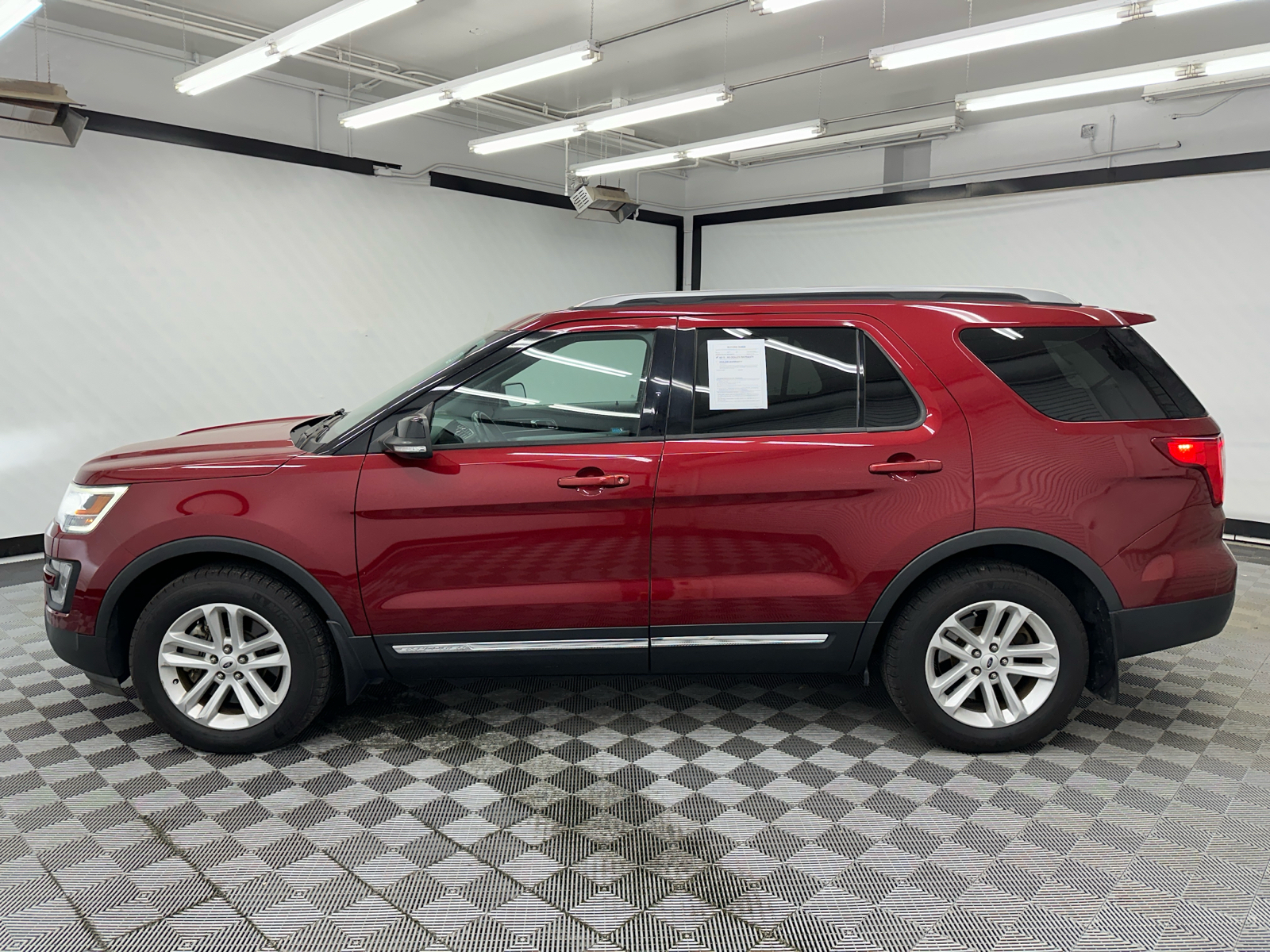 2017 Ford Explorer XLT 2