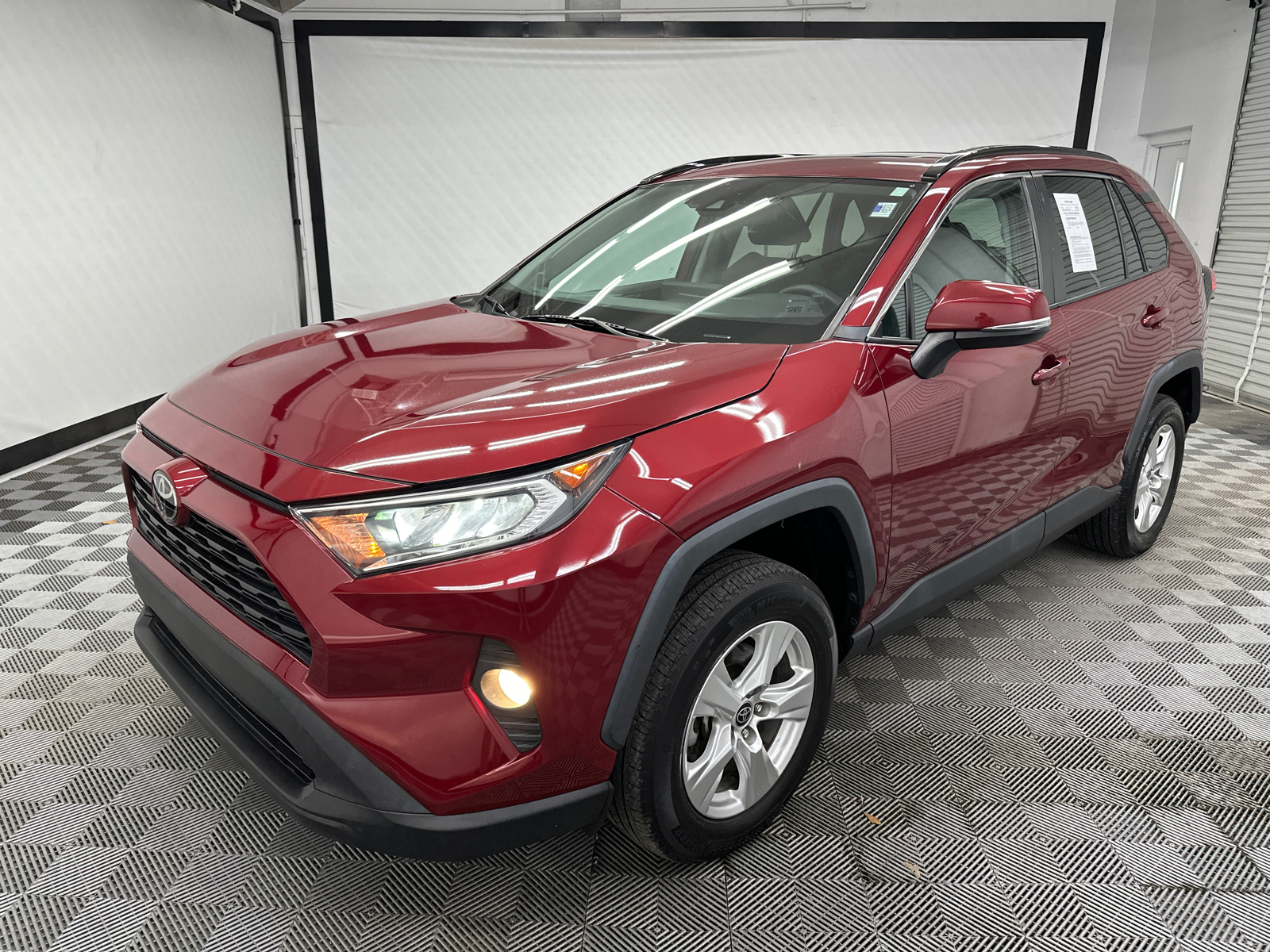 2021 Toyota RAV4 XLE 1