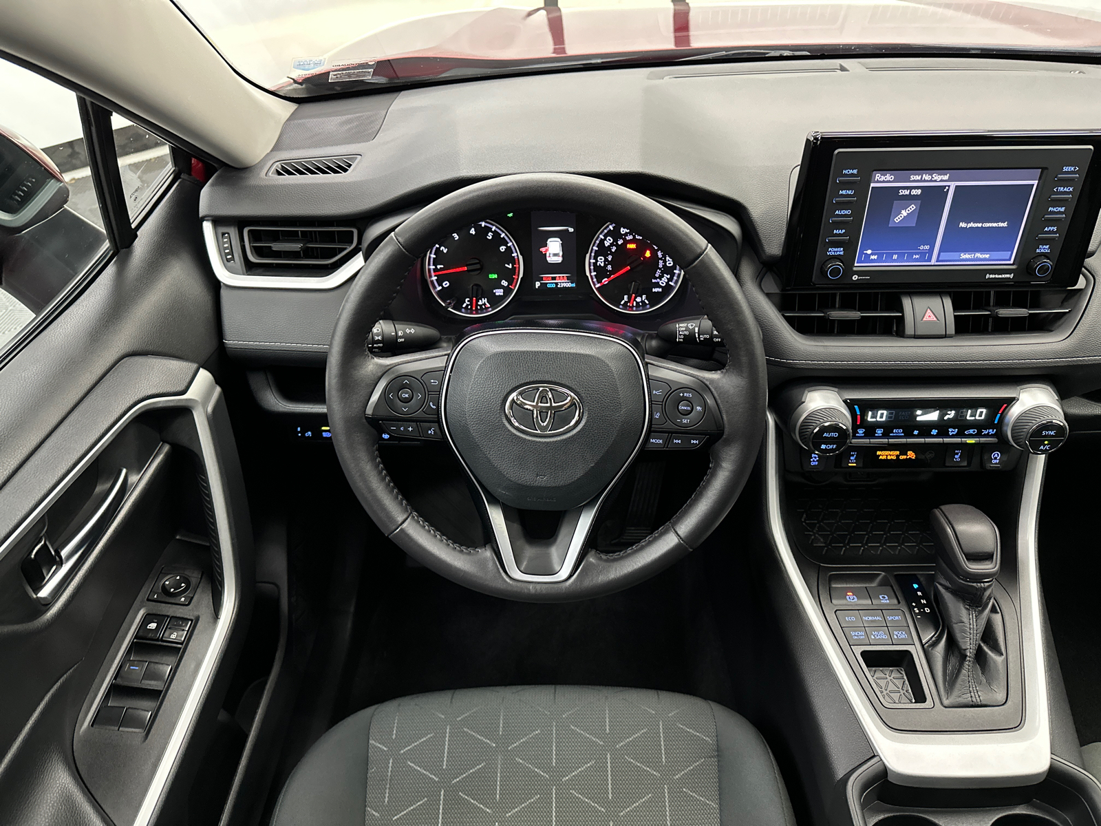 2021 Toyota RAV4 XLE 26