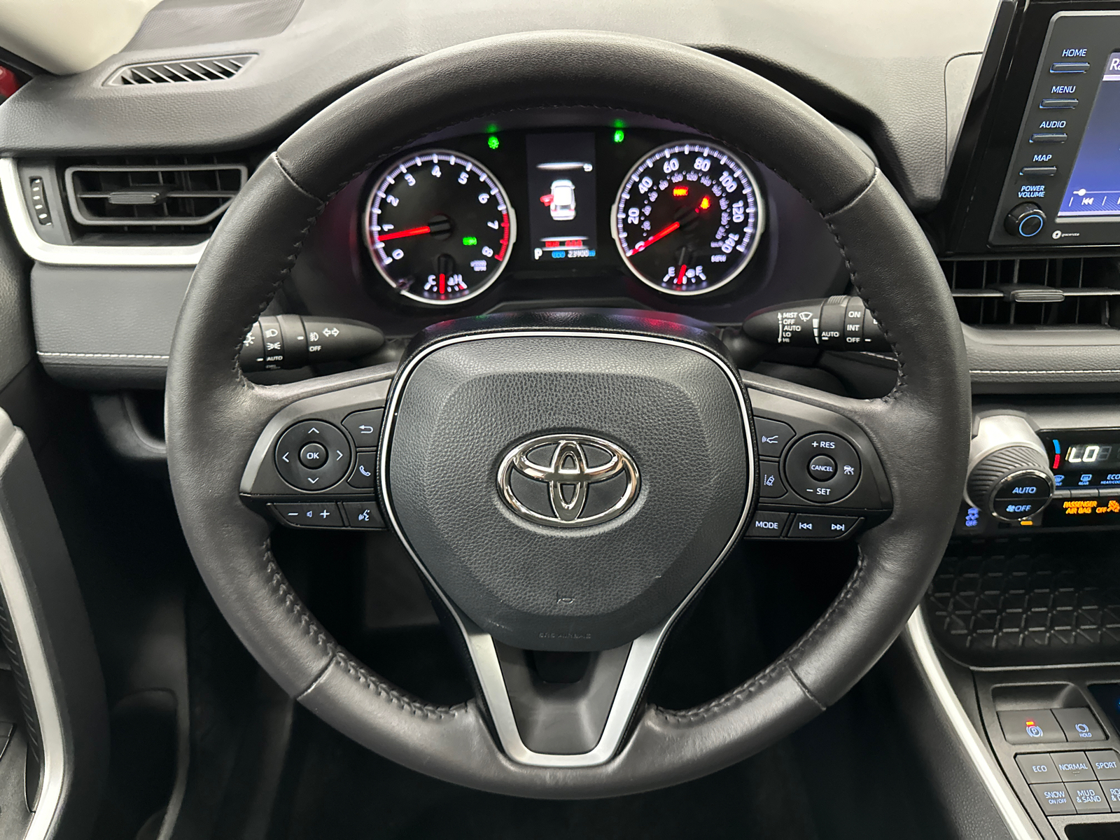 2021 Toyota RAV4 XLE 27