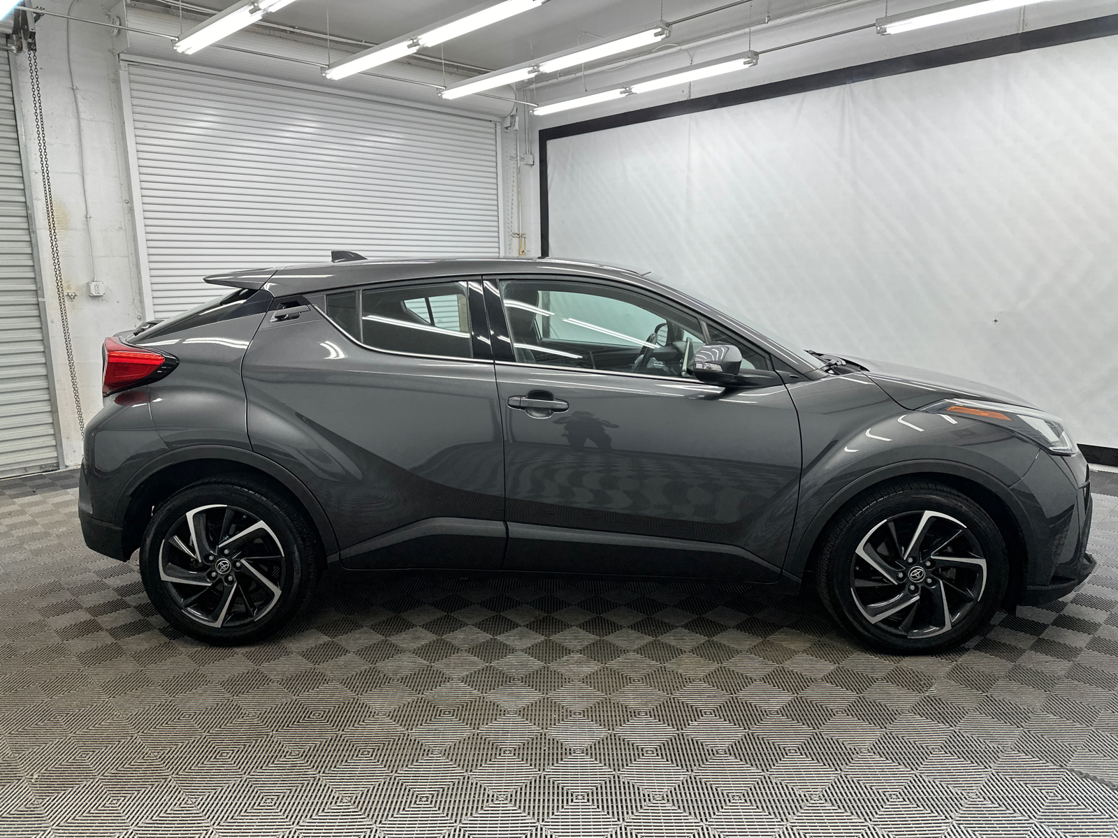 2022 Toyota C-HR Limited 6