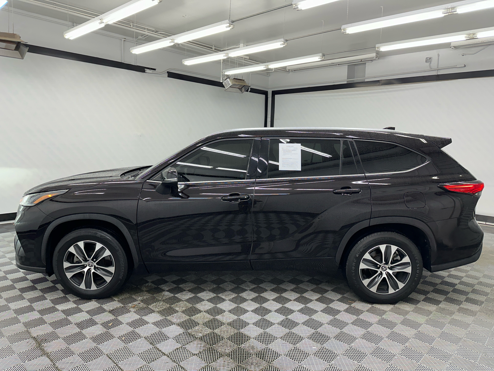 2021 Toyota Highlander XLE 2