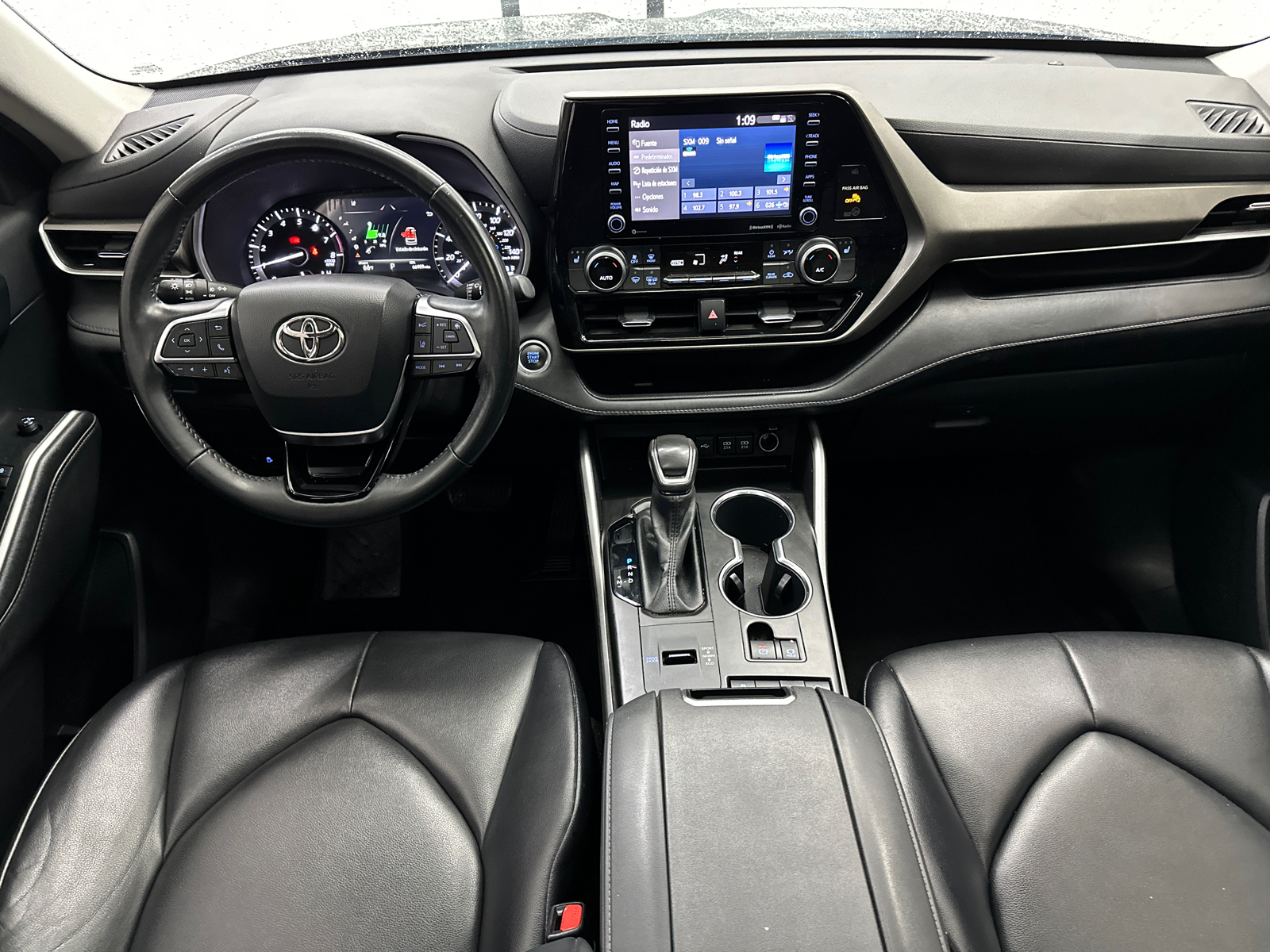 2021 Toyota Highlander XLE 26