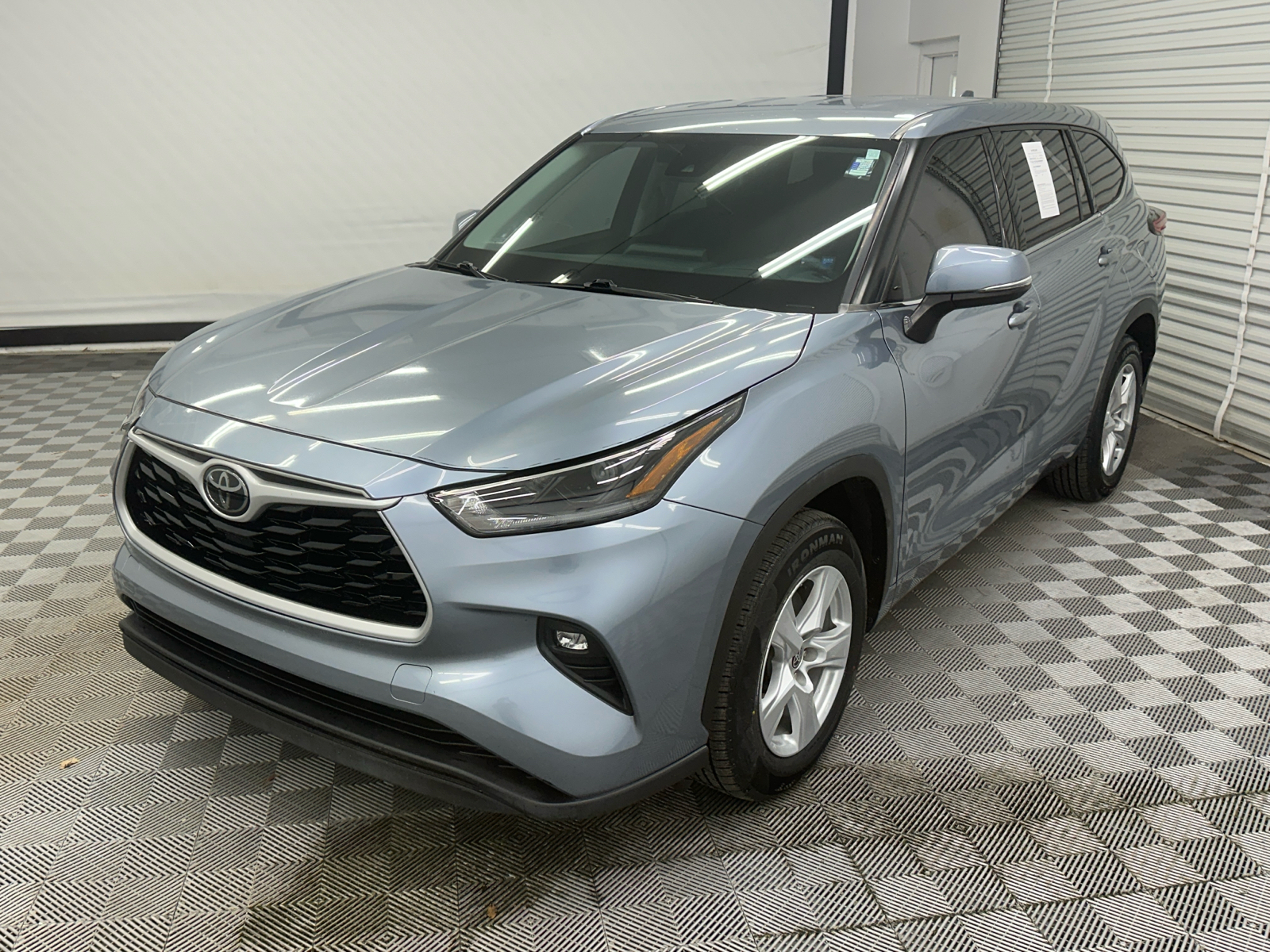 2021 Toyota Highlander LE 1