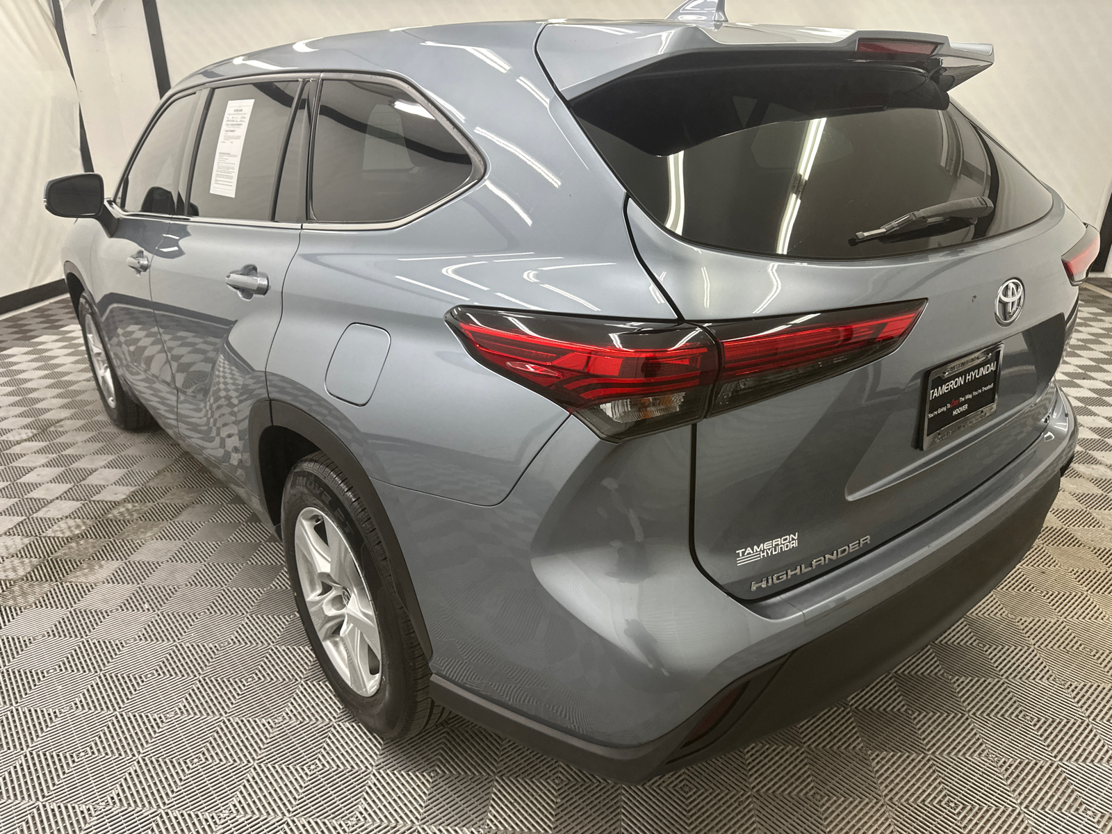 2021 Toyota Highlander LE 3