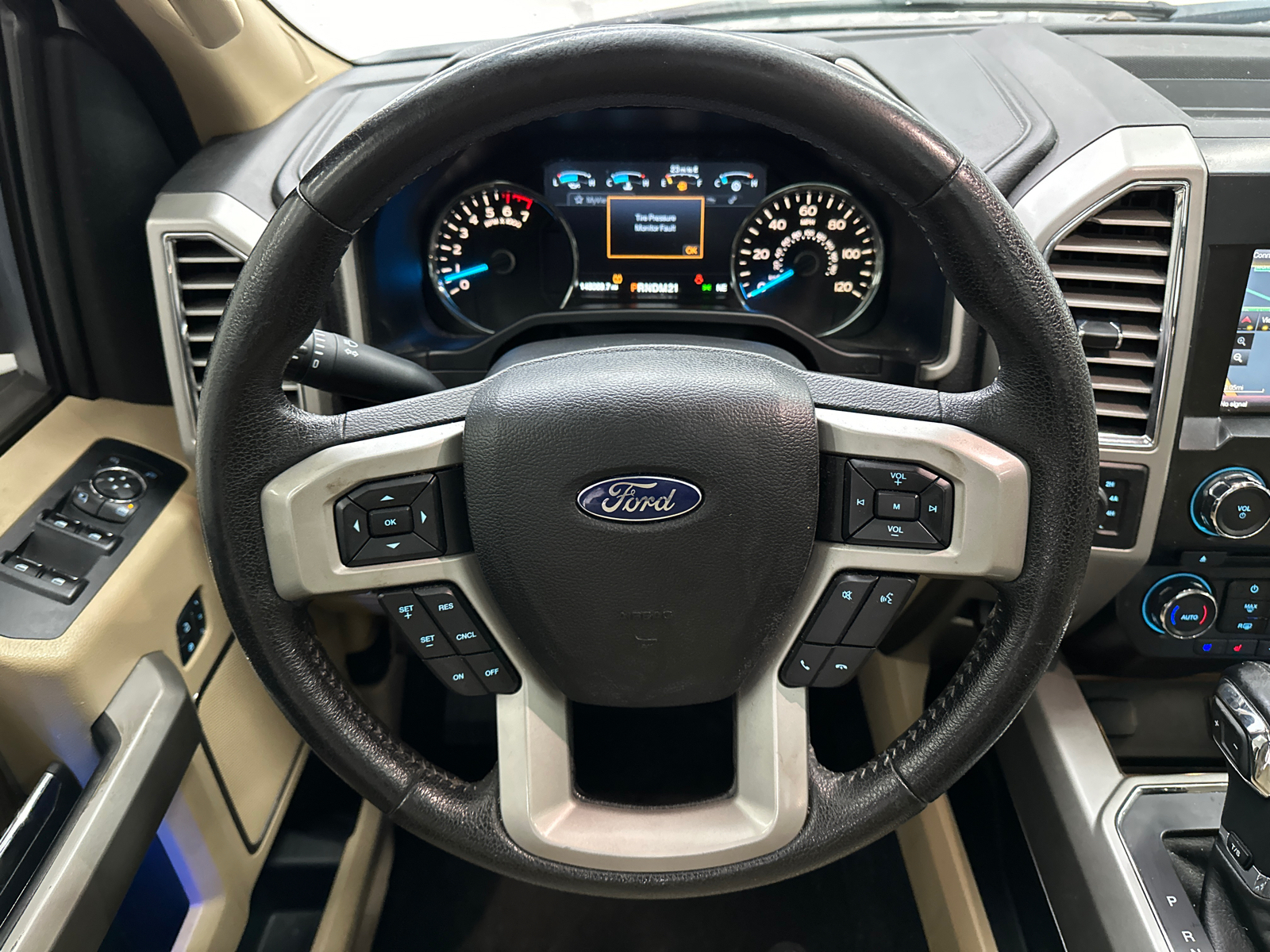 2015 Ford F-150 Lariat 27