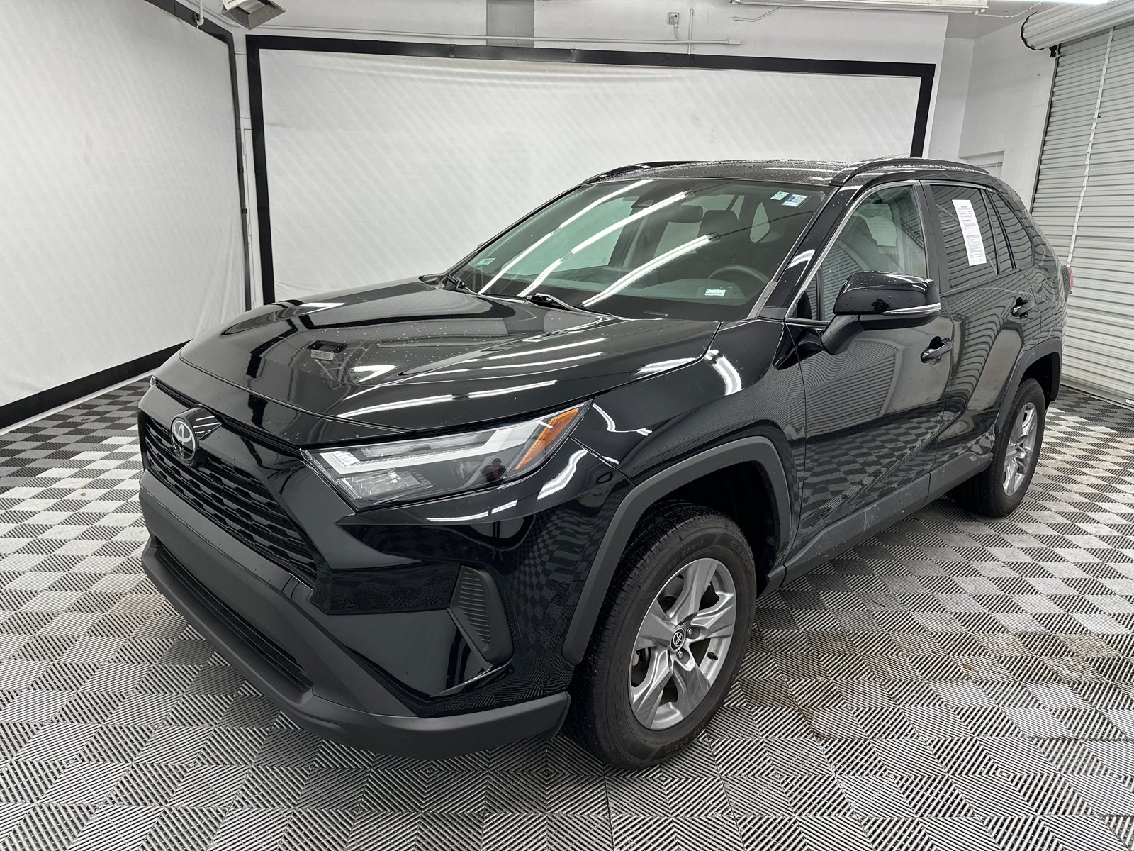 2022 Toyota RAV4 XLE 1