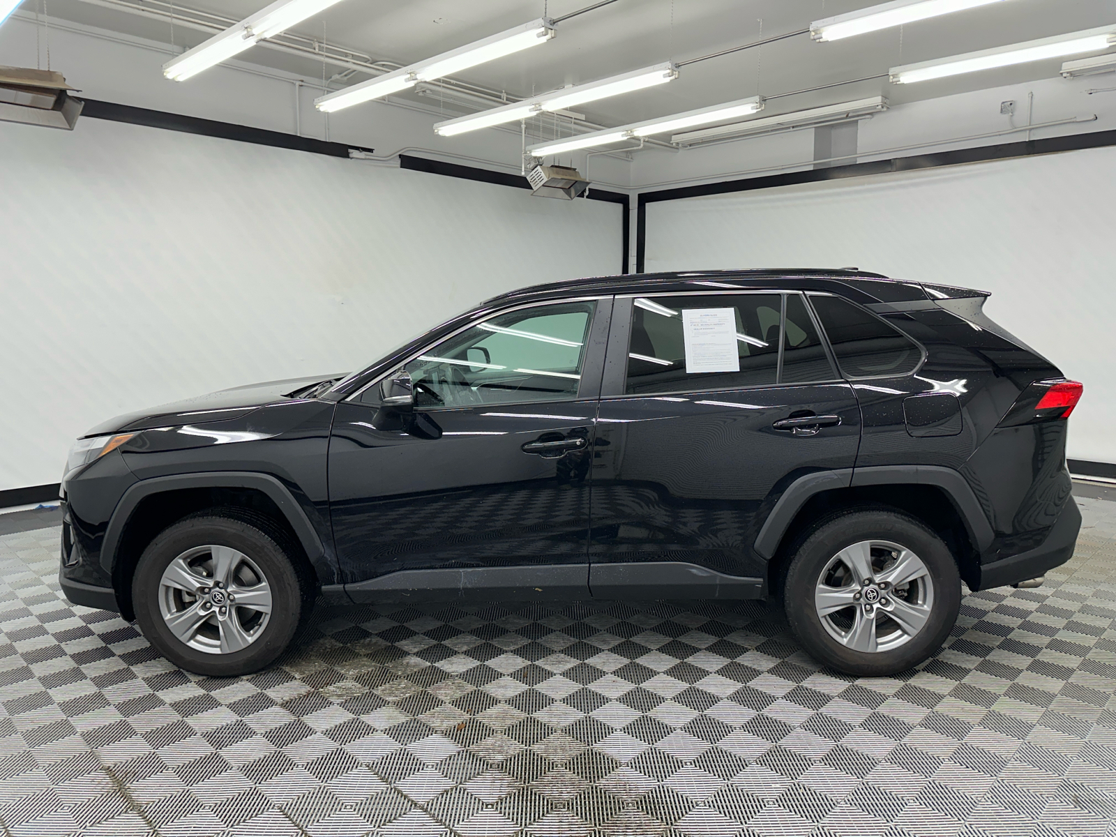 2022 Toyota RAV4 XLE 2