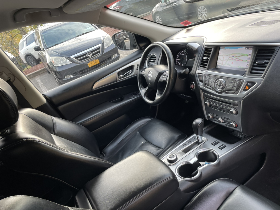 2018 Nissan Pathfinder  25