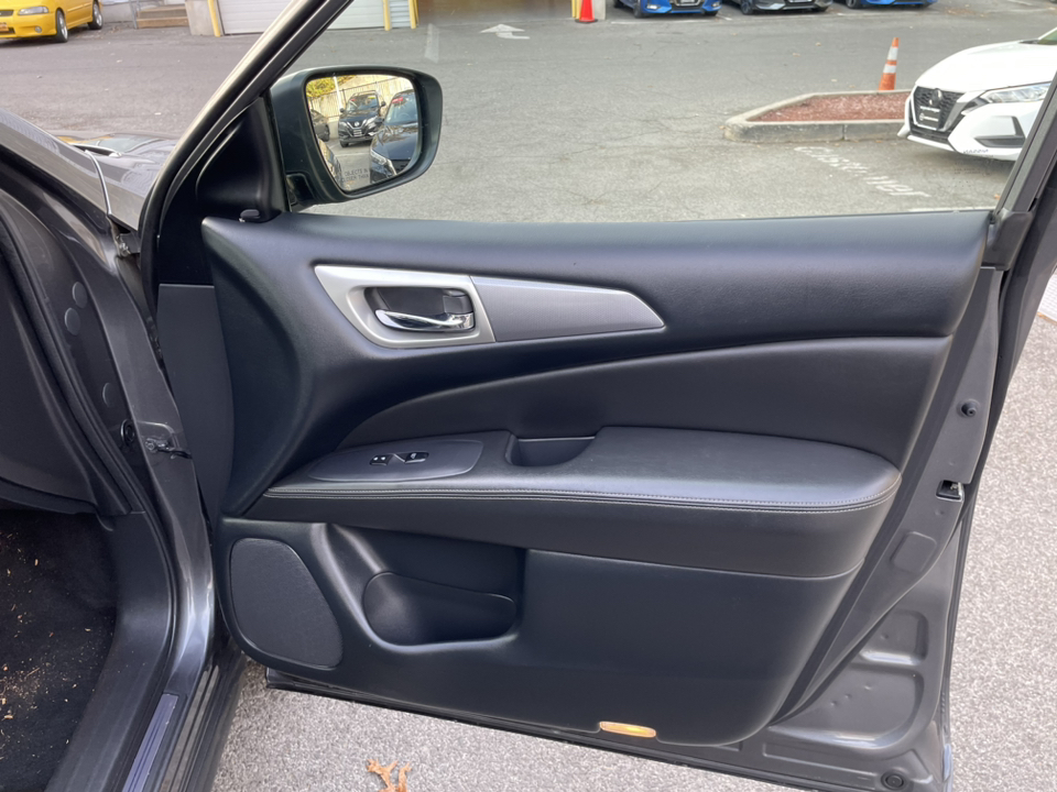 2018 Nissan Pathfinder  27