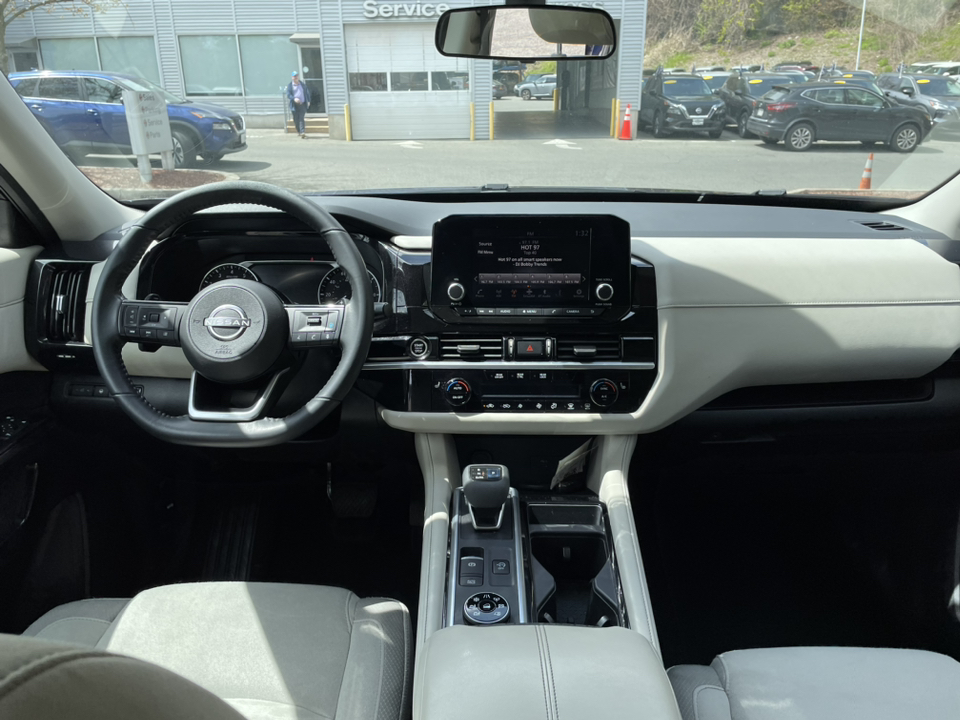 2022 Nissan Pathfinder SV 13