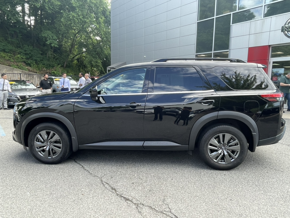 2022 Nissan Pathfinder SV 3