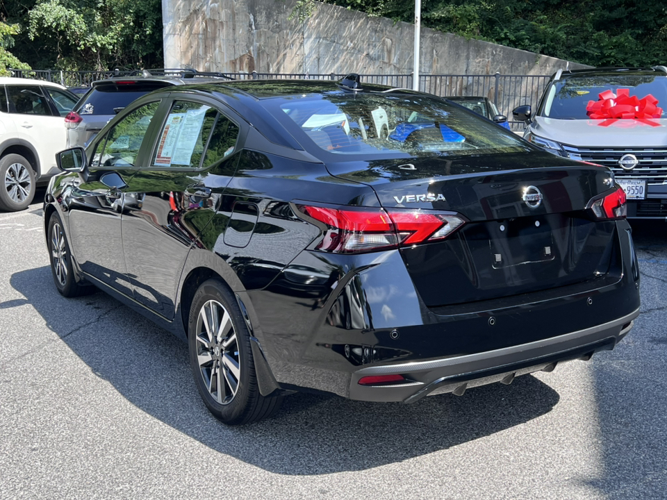 2022 Nissan Versa 1.6 SV 5