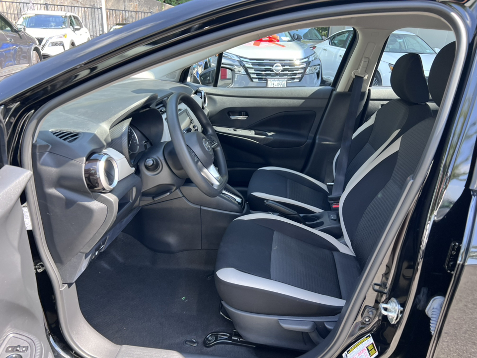 2022 Nissan Versa 1.6 SV 26