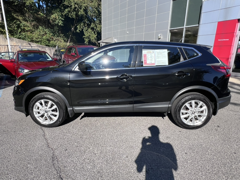 2021 Nissan Rogue Sport S 3