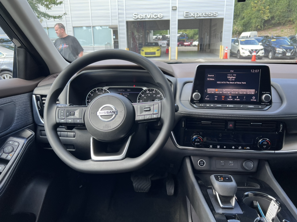 2021 Nissan Rogue SV 14