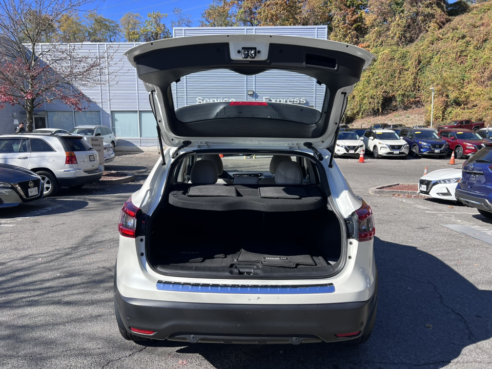 2021 Nissan Rogue Sport SV 32