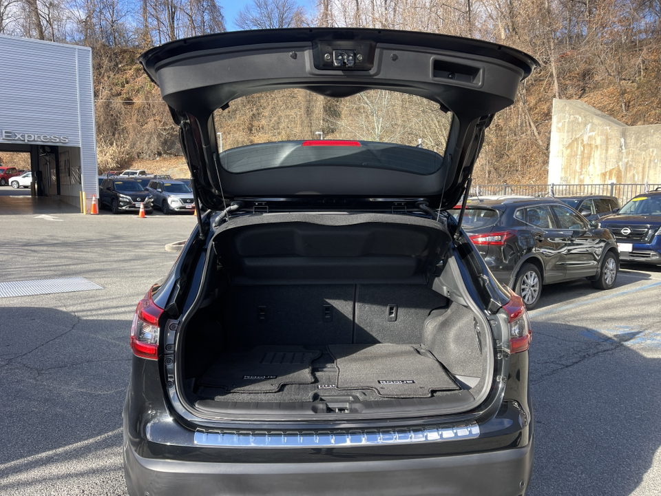 2021 Nissan Rogue Sport SV 28