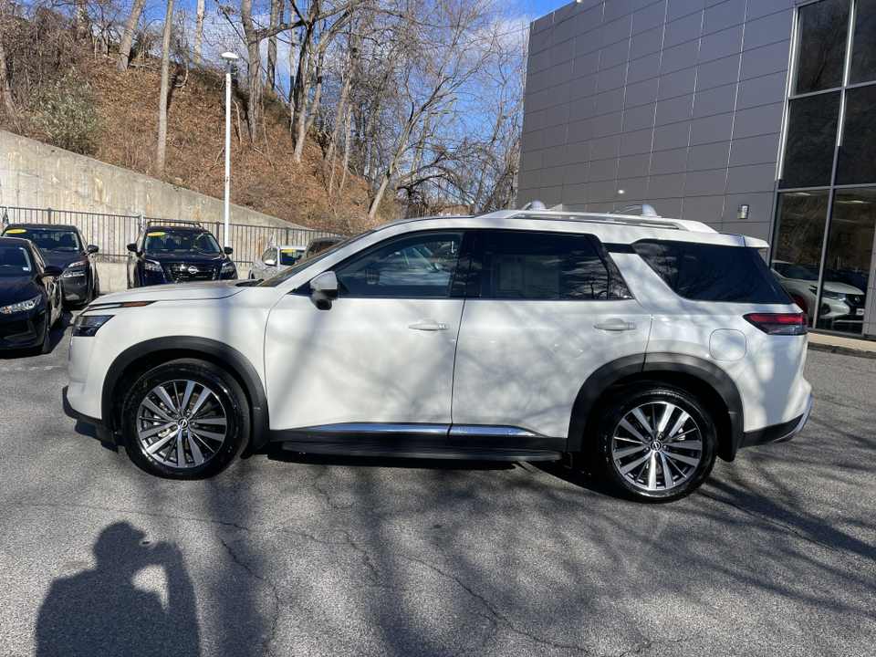 2022 Nissan Pathfinder Platinum 3