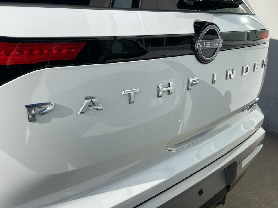 2022 Nissan Pathfinder Platinum 35