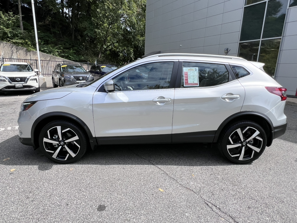 2022 Nissan Rogue Sport SL 3