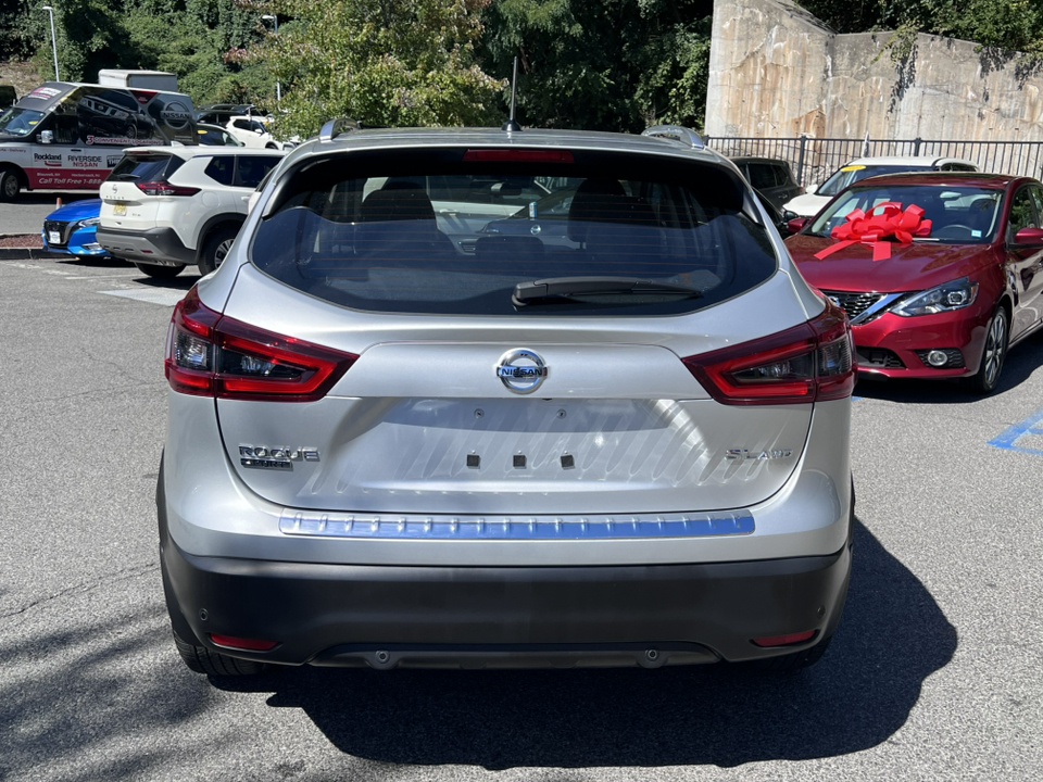 2022 Nissan Rogue Sport SL 5