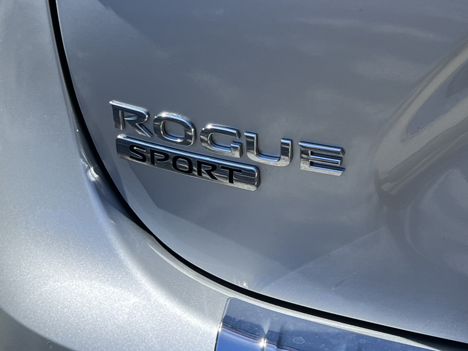 2022 Nissan Rogue Sport SL 33