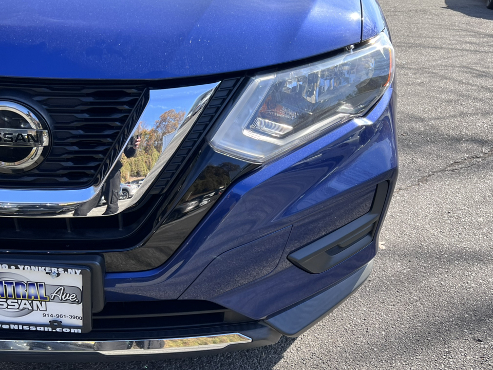 2018 Nissan Rogue SV 9