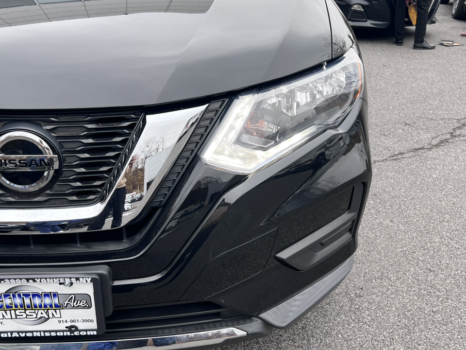 2019 Nissan Rogue SV 9