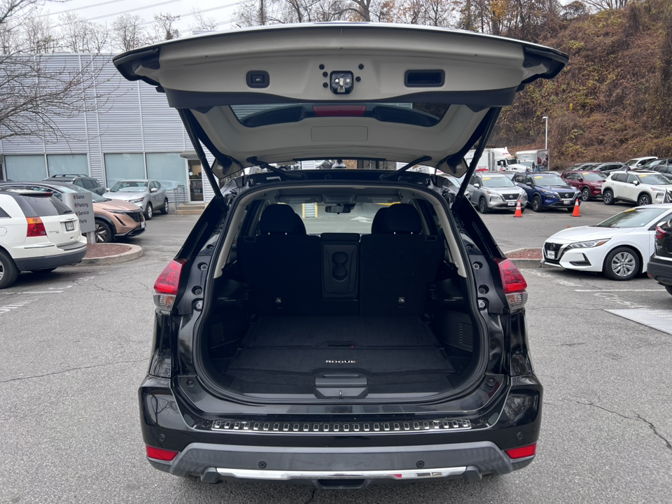 2019 Nissan Rogue SV 32