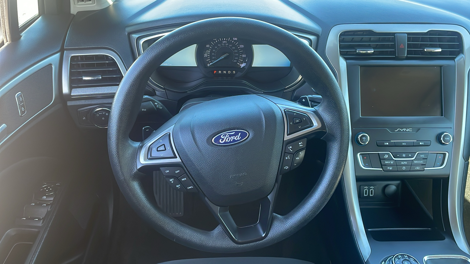 2019 Ford Fusion SE 14
