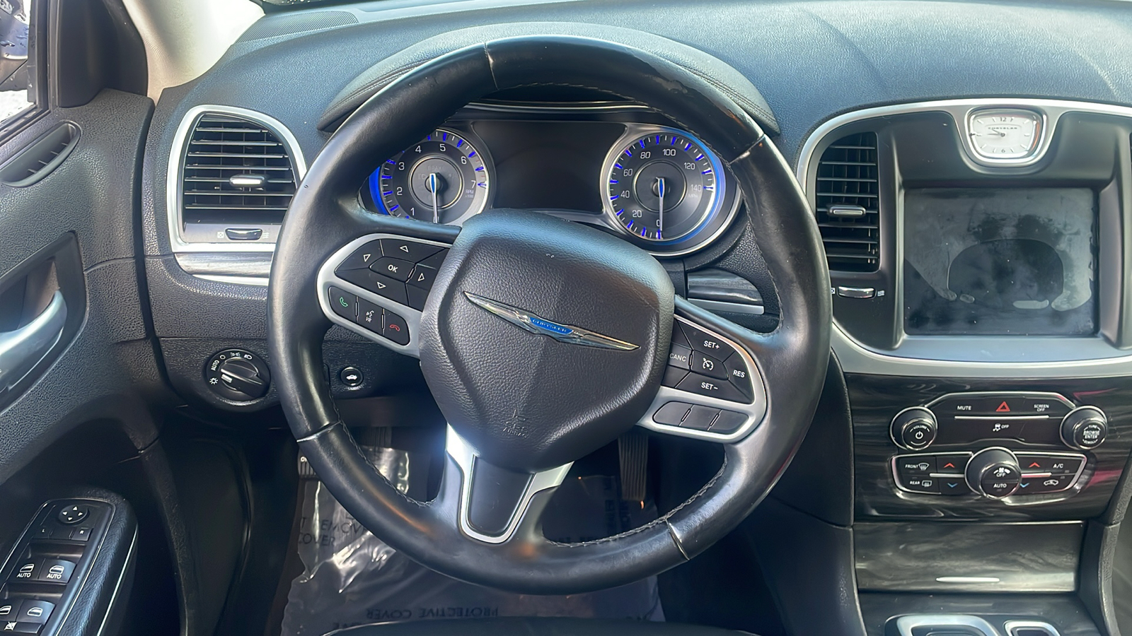 2017 Chrysler 300 Limited 14