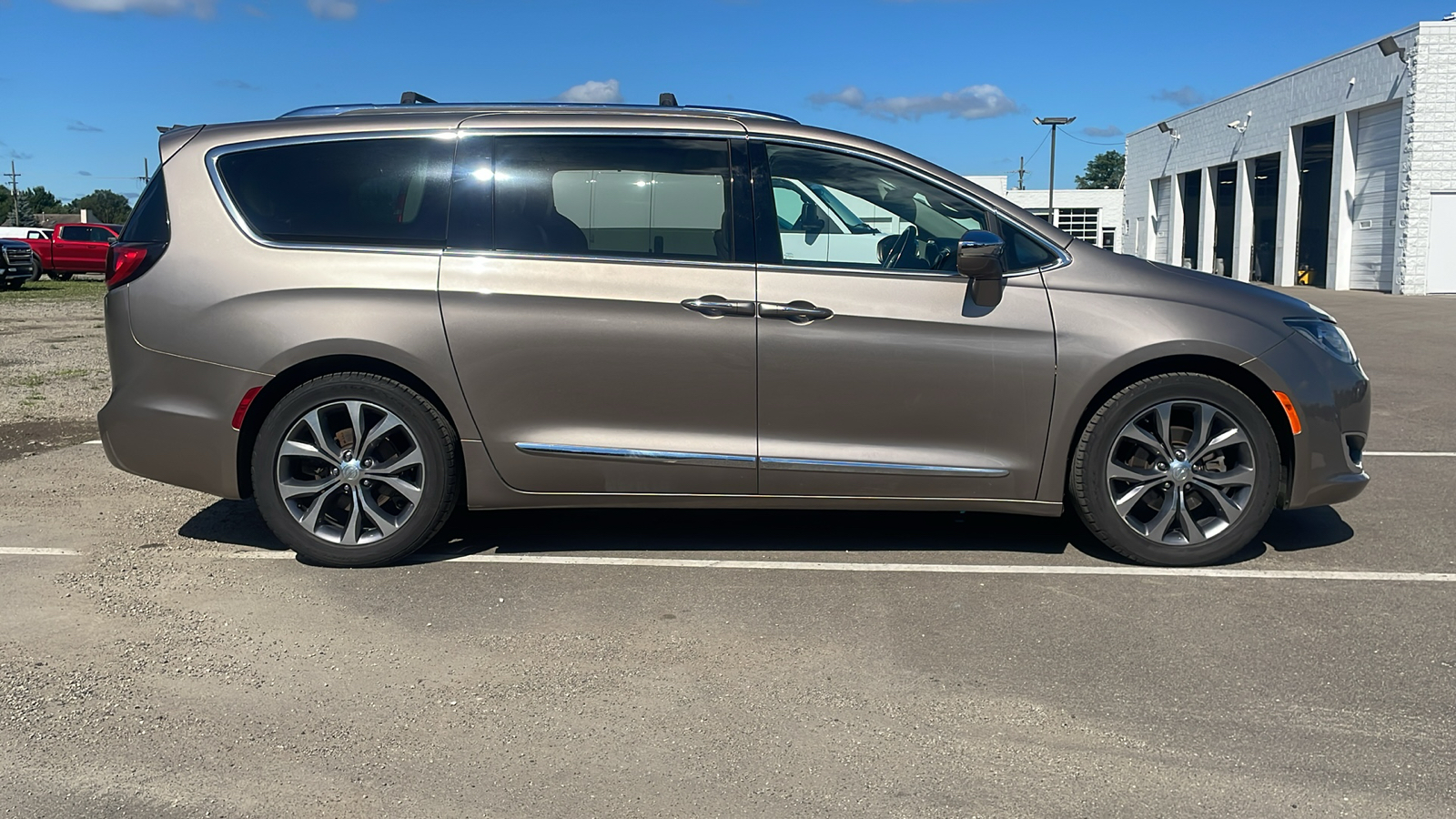 2017 Chrysler Pacifica Limited 3