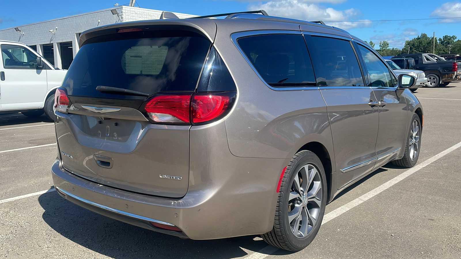 2017 Chrysler Pacifica Limited 4