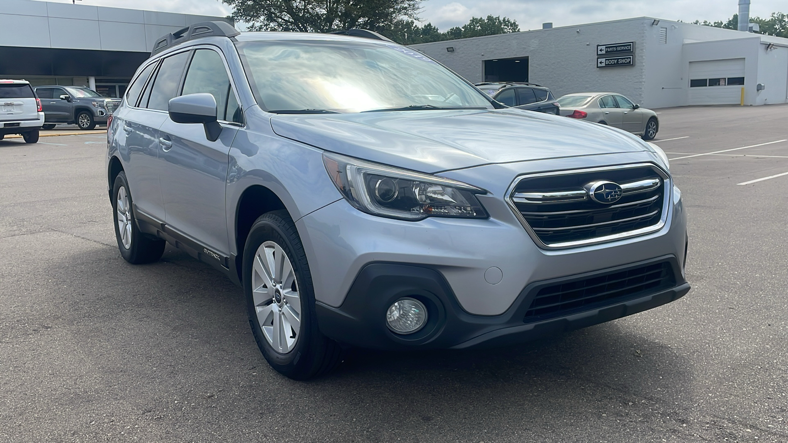 2019 Subaru Outback 2.5i Premium 2