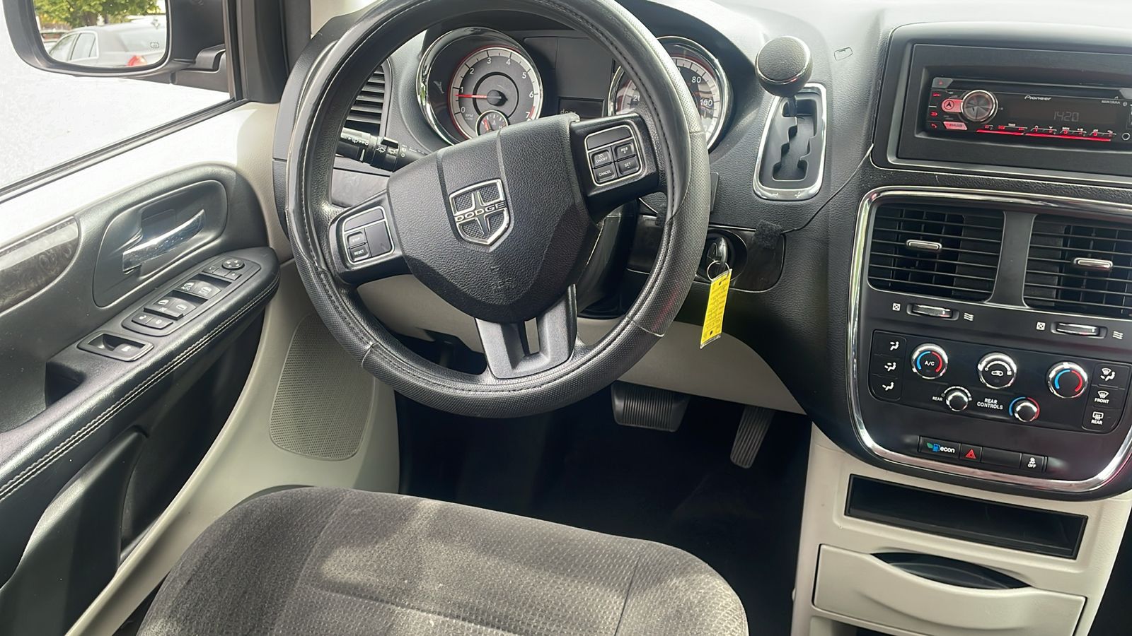 2016 Dodge Grand Caravan SE 13