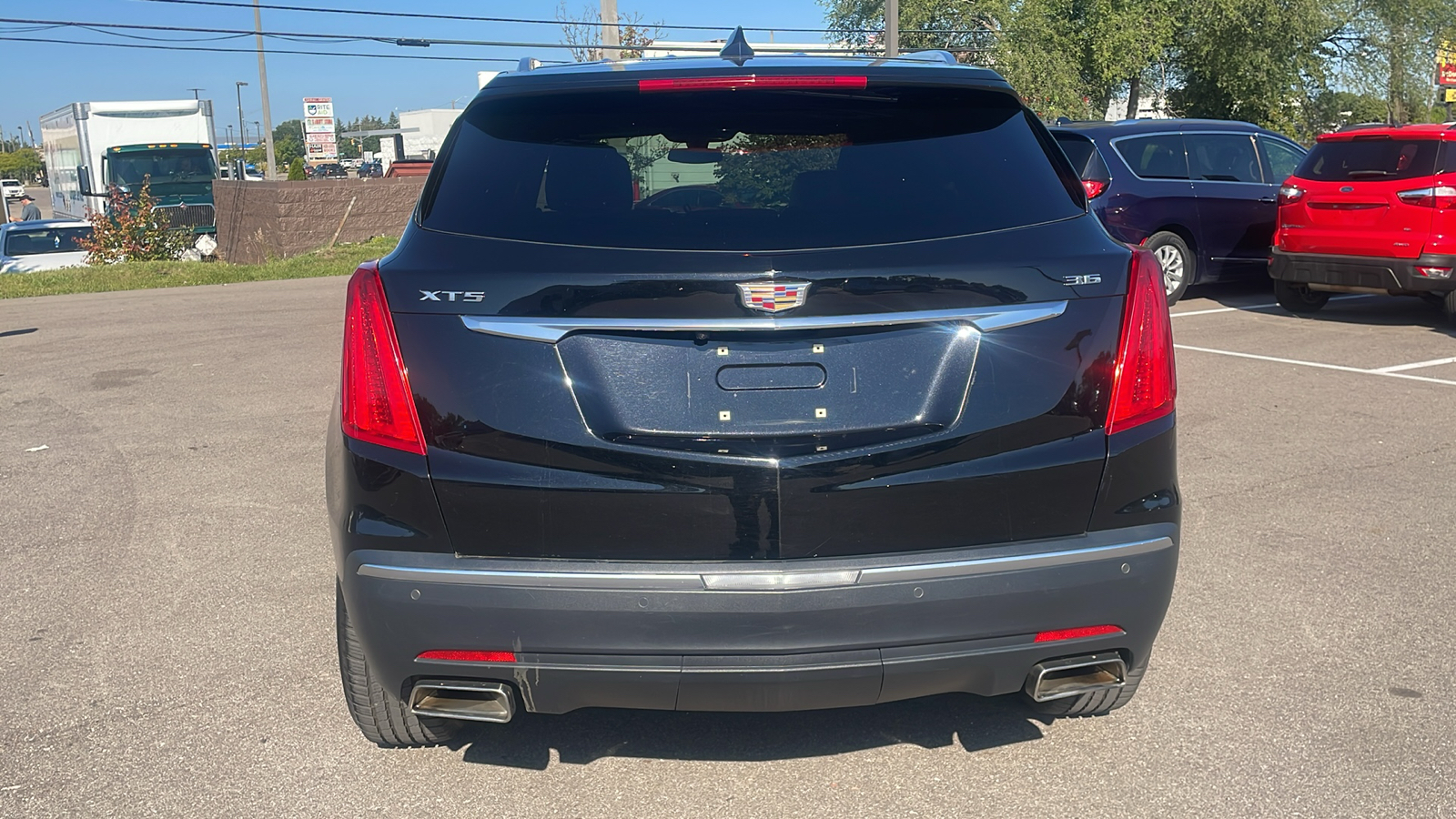 2017 Cadillac XT5 Base 32