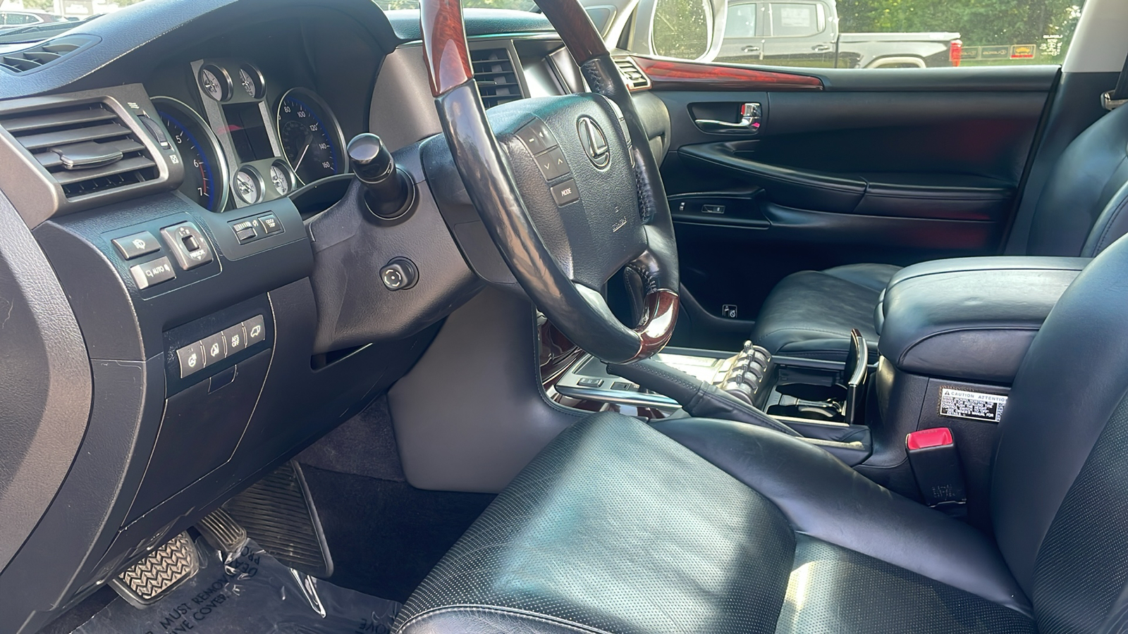 2011 Lexus LX 570 11